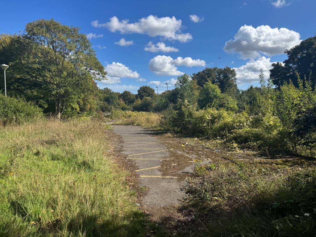 Lot: 52 - OVER ONE ACRE FREEHOLD SITE WITH POTENTIAL - General view of site 2